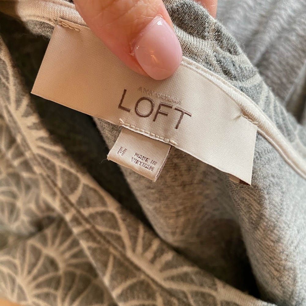 Grey Patterned LOFT Top - Picture 3 of 3